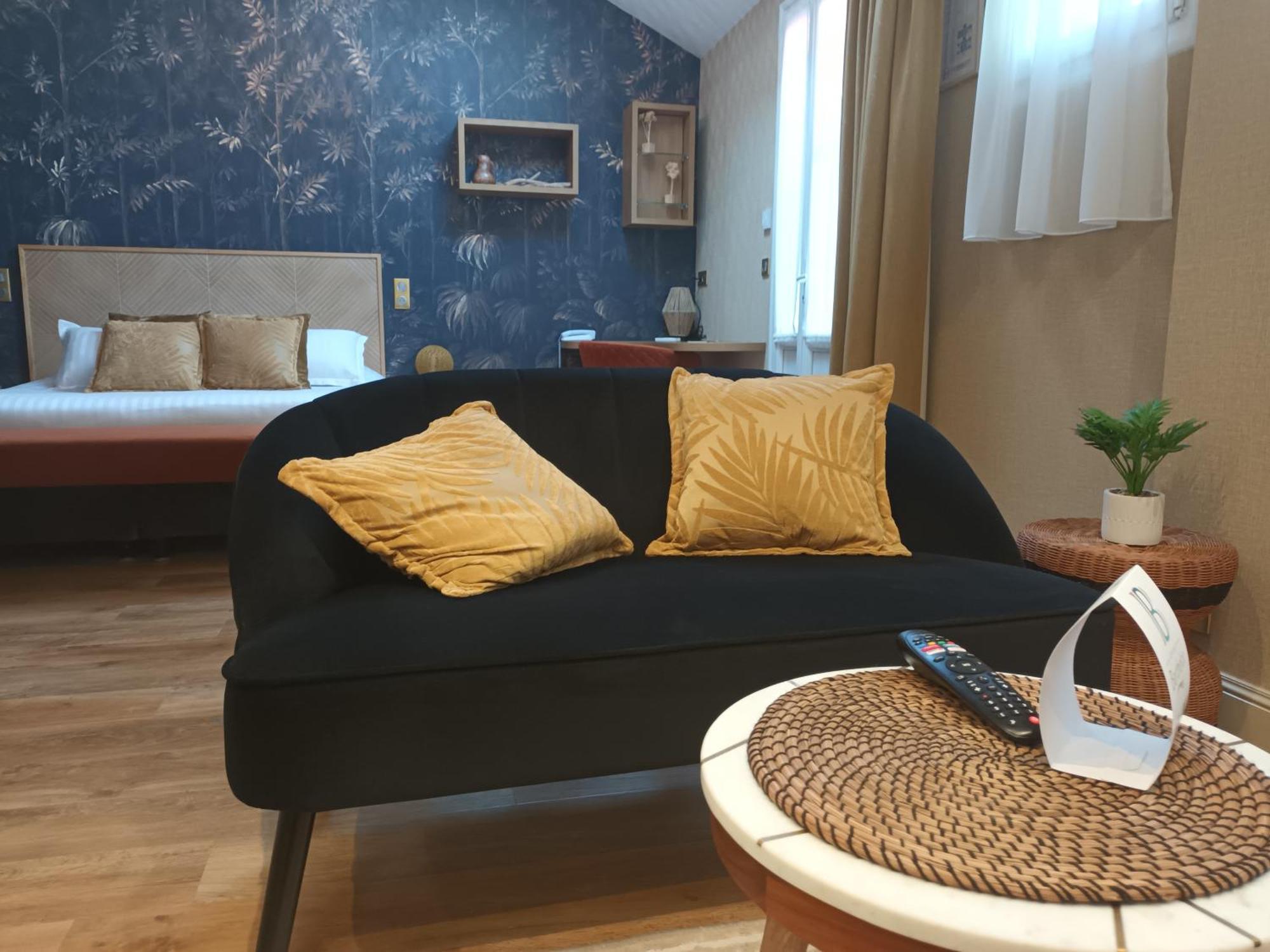 Logis Hotel La Breche - Restaurant Berthelot Amboise Luaran gambar