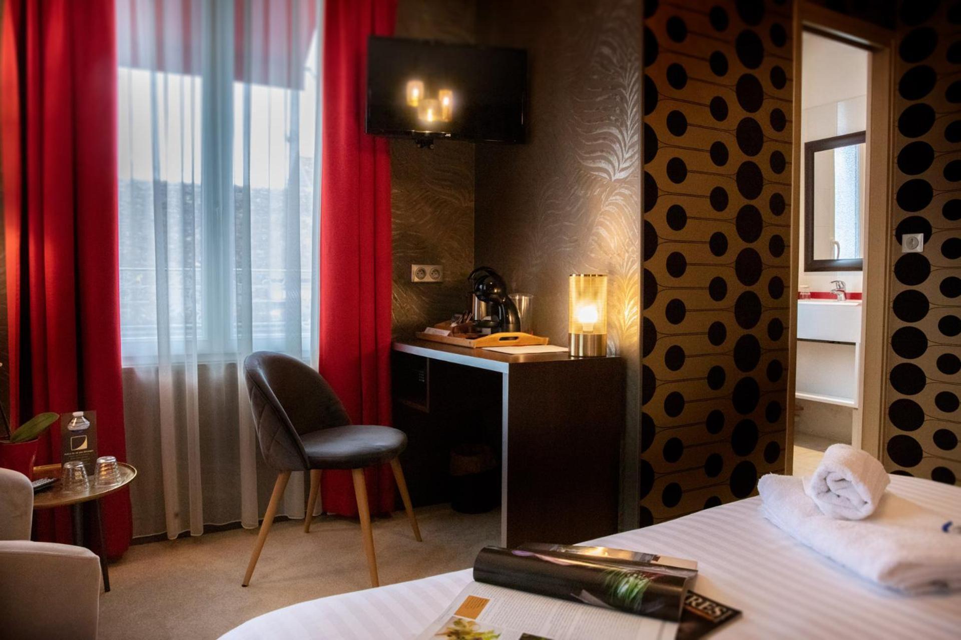 Logis Hotel La Breche - Restaurant Berthelot Amboise Luaran gambar