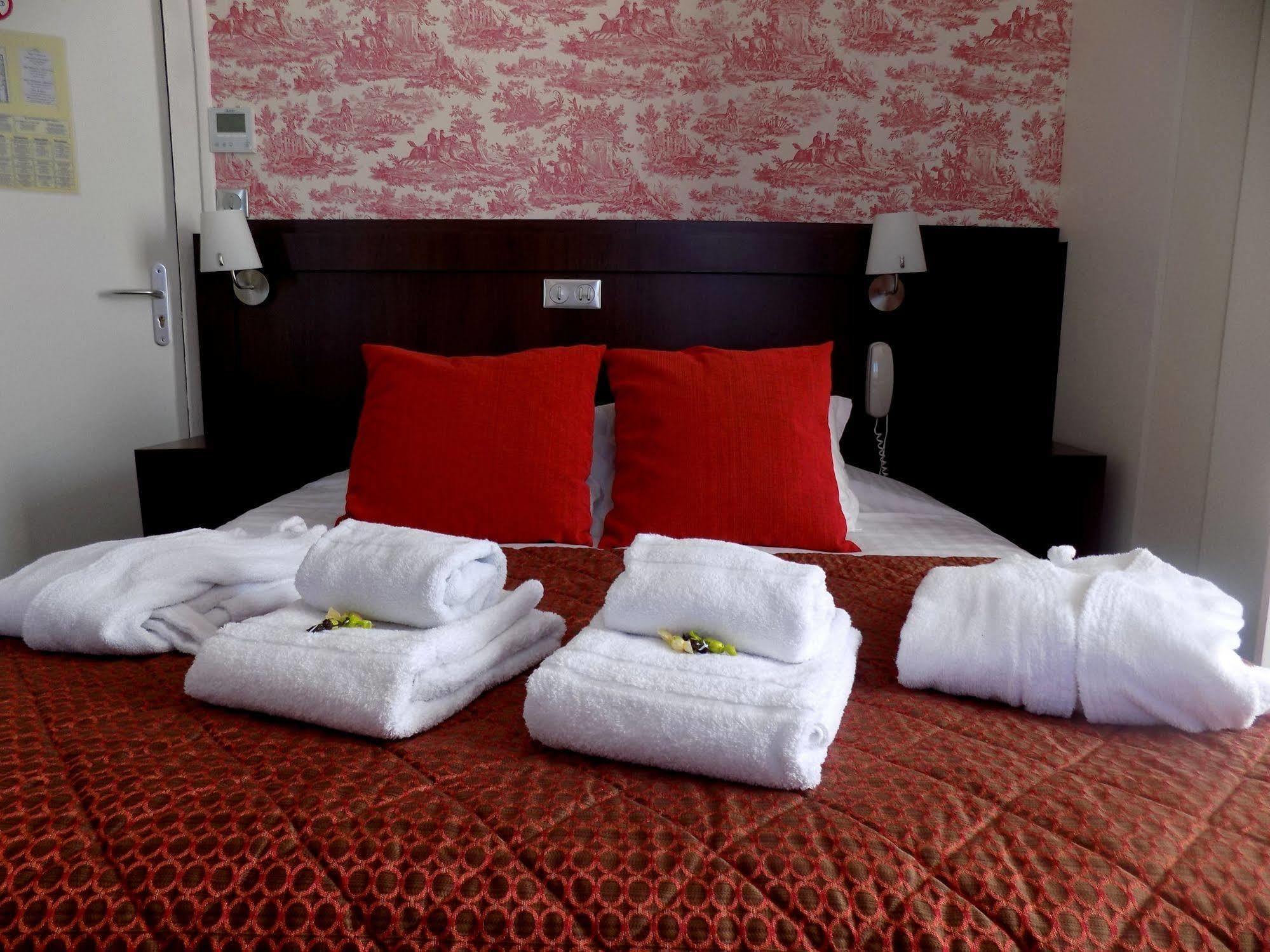 Logis Hotel La Breche - Restaurant Berthelot Amboise Luaran gambar