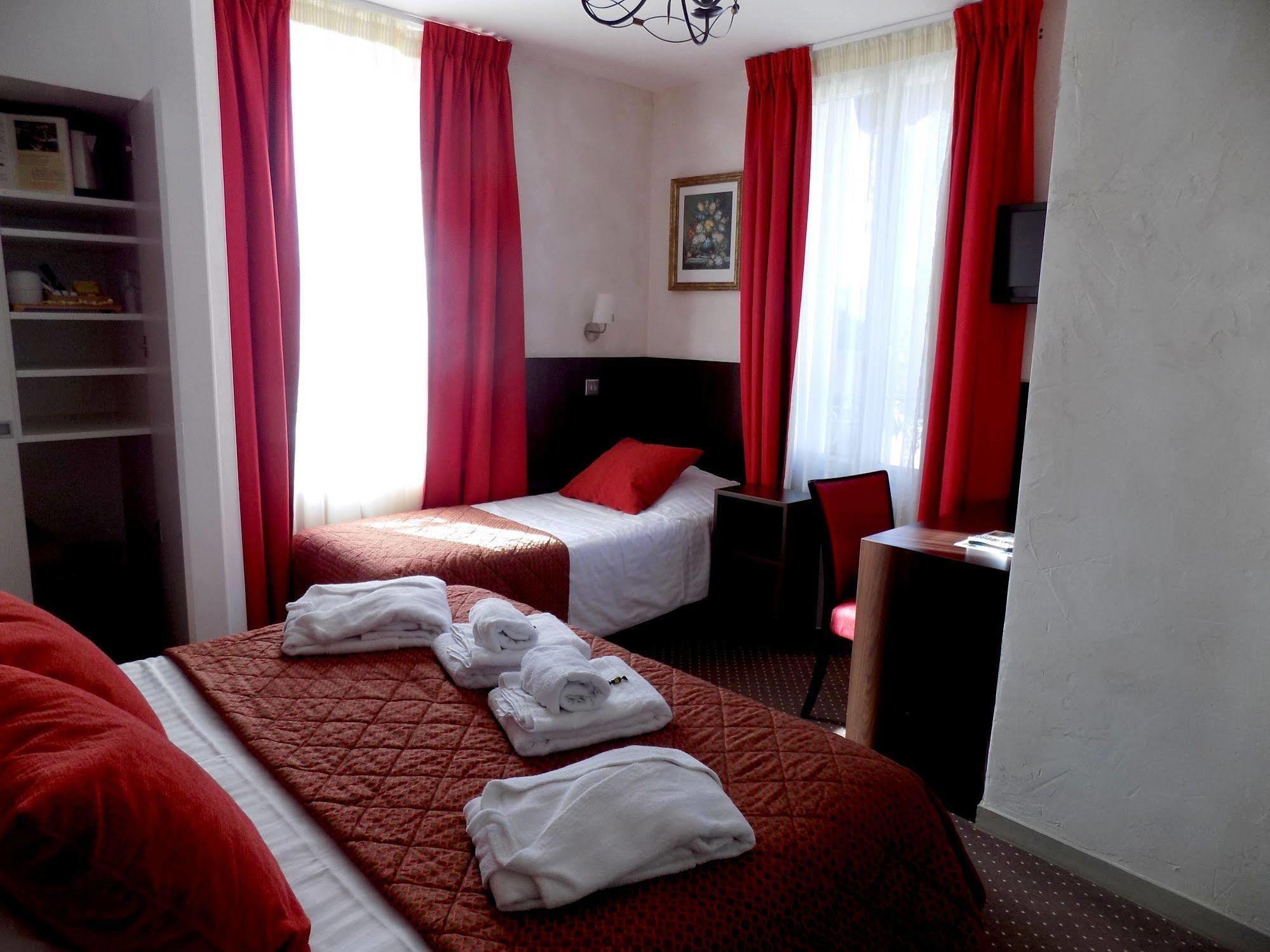 Logis Hotel La Breche - Restaurant Berthelot Amboise Luaran gambar